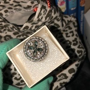 Very pretty light bluish marquis stone flower ring